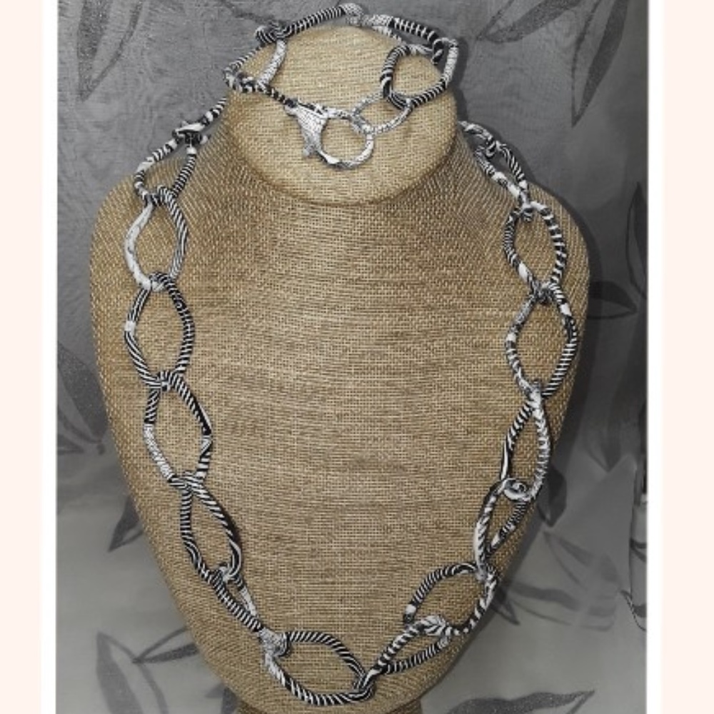 Black and white metal necklace and bracelet